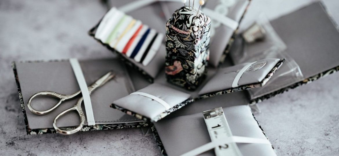 Higienos priemonės kosmetika segtukai vaistai vanduo servetėlės Vestuvės Italijoje: daiktai, kuriuos reikėtų turėti šalia 220 - vilma rapšaitė wedding vestuviu planavimas planuotoja vestuves italijoje organizavimas planuotoja patarimai idejos svente santuoka-min