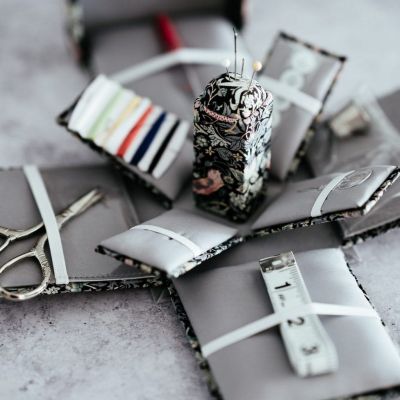 Higienos priemonės kosmetika segtukai vaistai vanduo servetėlės Vestuvės Italijoje: daiktai, kuriuos reikėtų turėti šalia 220 - vilma rapšaitė wedding vestuviu planavimas planuotoja vestuves italijoje organizavimas planuotoja patarimai idejos svente santuoka-min