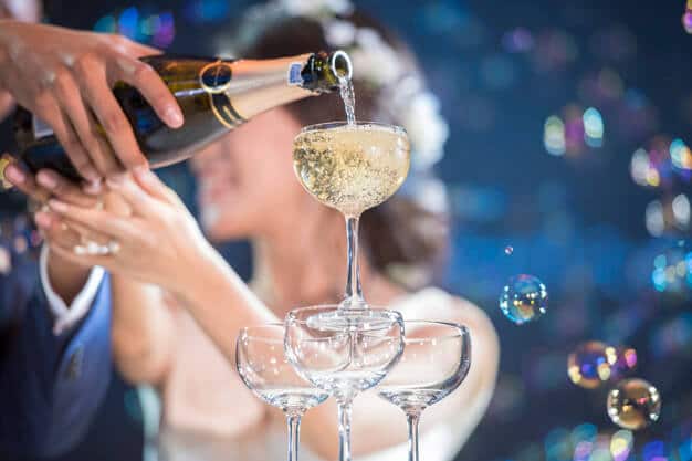 vidurnakčio tradicija italijoje šampano piramidė bei pirmasis šokis - vilma wedding vestuviu planavimas planuotoja vestuves italijoje organizavimas planuotoja patarimai idejos svente santuoka-min