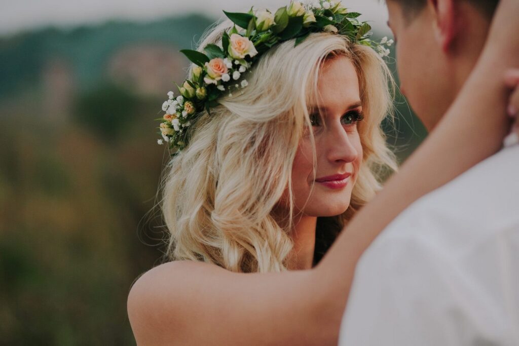 galvos papuošalas gėlės - vilma rapšaitė wedding vestuviu planavimas planuotoja vestuves italijoje organizavimas planuotoja patarimai idejos svente santuoka-min