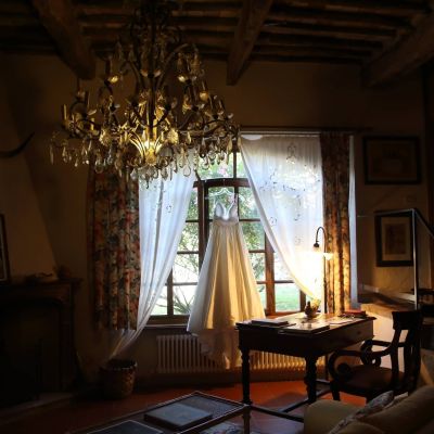 Vestuvinė suknelė kitais metais - raukiniai žėintis audinys apsiaustai crepe stilius Amalafi Como Maggiore ežeras santuokos planavimas vestuvės užsienyje santuoka Italijoje