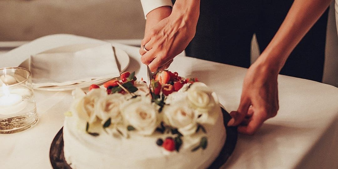 Vilma Wedding & Event Planner _ vestuvinis tortas _ vestuvių tradicijos _ Vilma Rapšaitė _ vestuvės Italijoje _ santuoka užsienyje _ 2023 2024