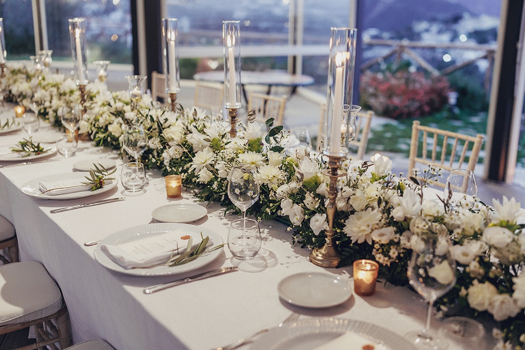 Vilma Wedding & Event Planner _ vestuvės Italijoje 2024 2025 _ Vilma Rapšaitė _ vestuvių dekoras stalas gėlės žvakės meniu