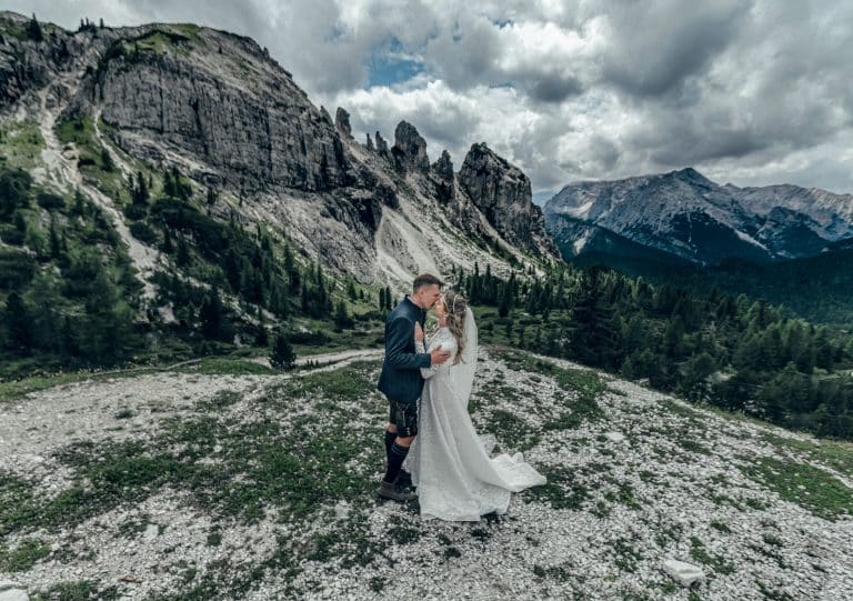 Vilma Wedding & Event Planner _ vestuvių planuotoja organizatorė koordinatorė Italijoje 2024 2025 _ Vilma Rapšaitė _ kalnai _ Alpės _ Kortinos savivaldybė _ ekstremali santuoka