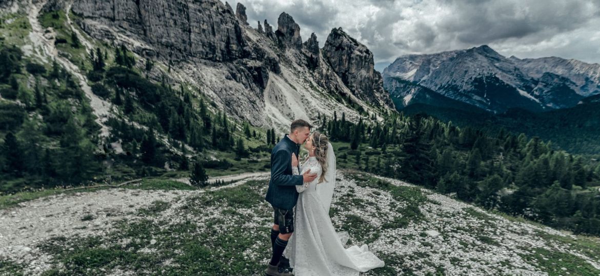 Vilma Wedding & Event Planner _ vestuvių planuotoja organizatorė koordinatorė Italijoje 2024 2025 _ Vilma Rapšaitė _ kalnai _ Alpės _ Kortinos savivaldybė _ ekstremali santuoka