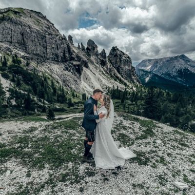 Vilma Wedding & Event Planner _ vestuvių planuotoja organizatorė koordinatorė Italijoje 2024 2025 _ Vilma Rapšaitė _ kalnai _ Alpės _ Kortinos savivaldybė _ ekstremali santuoka